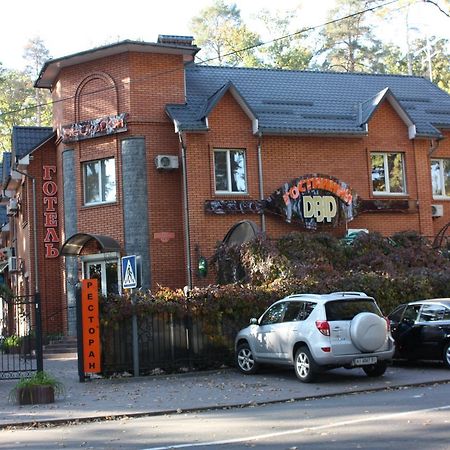 Hotel Gostynnyi Dvir Bucha Bagian luar foto