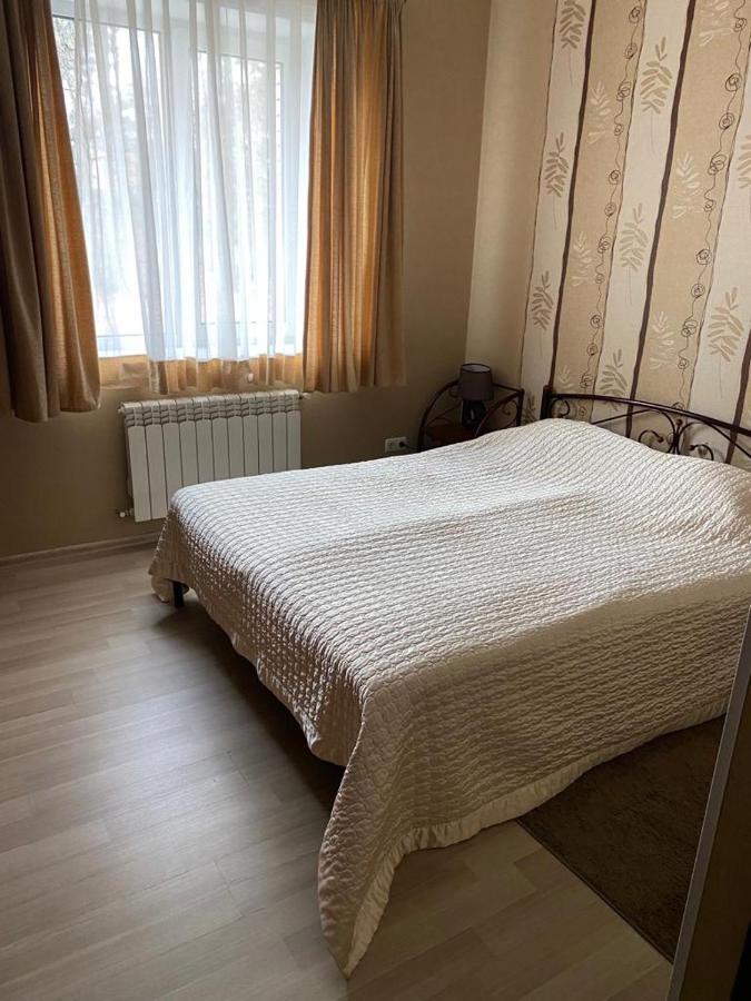 Hotel Gostynnyi Dvir Bucha Bagian luar foto