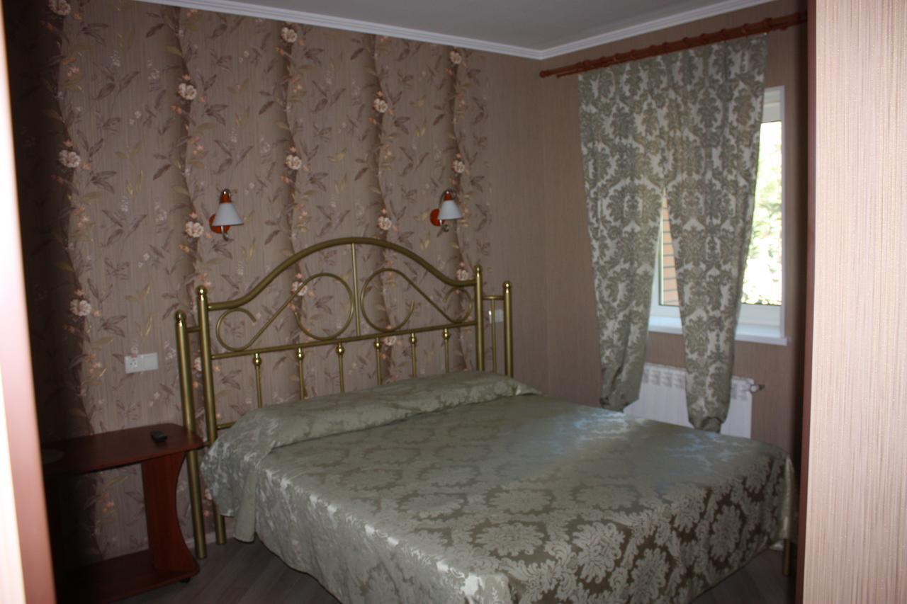 Hotel Gostynnyi Dvir Bucha Ruang foto