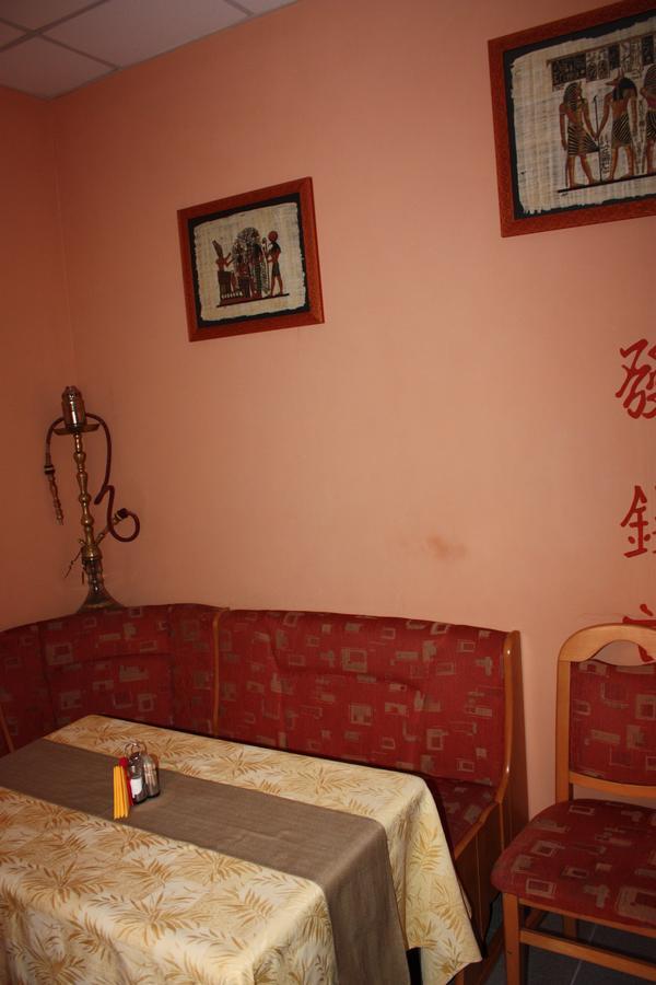 Hotel Gostynnyi Dvir Bucha Bagian luar foto