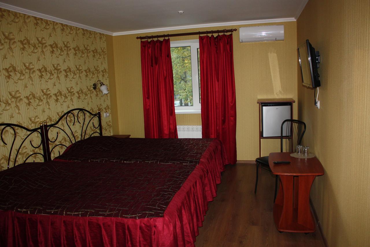 Hotel Gostynnyi Dvir Bucha Ruang foto