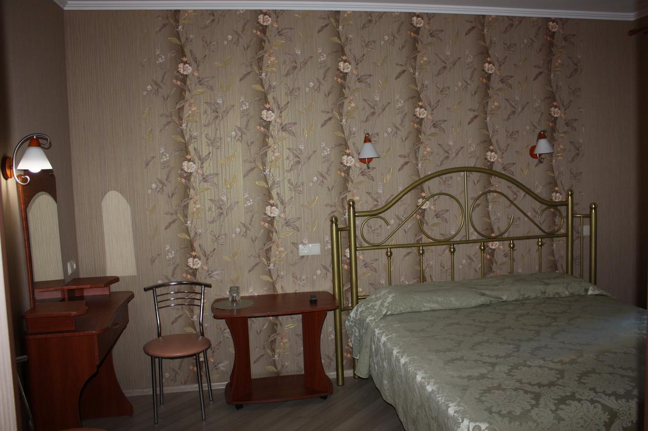 Hotel Gostynnyi Dvir Bucha Ruang foto