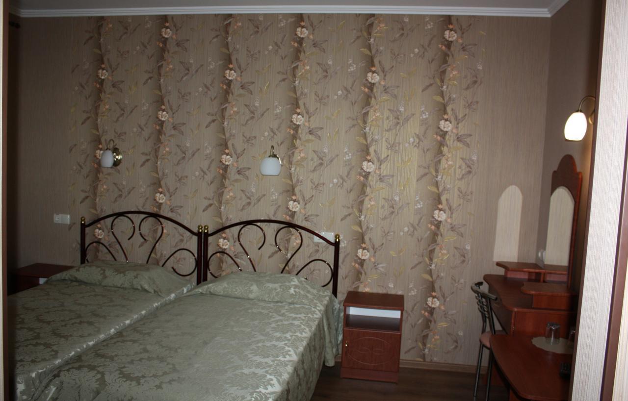 Hotel Gostynnyi Dvir Bucha Ruang foto